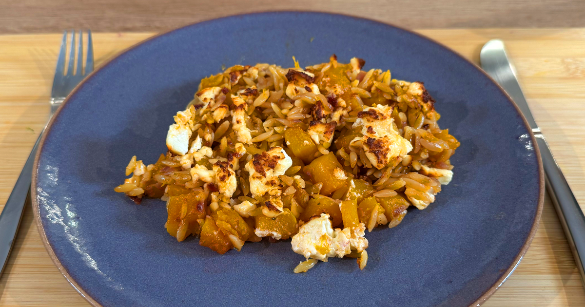 Butternut-Kürbis aus dem Ofen – mit Orzo & Schafskäse – ESSEN & ENDE