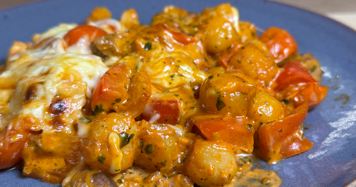 Gnocchi-Auflauf ohne Vorkochen – cremig & extra käsig – ESSEN & ENDE