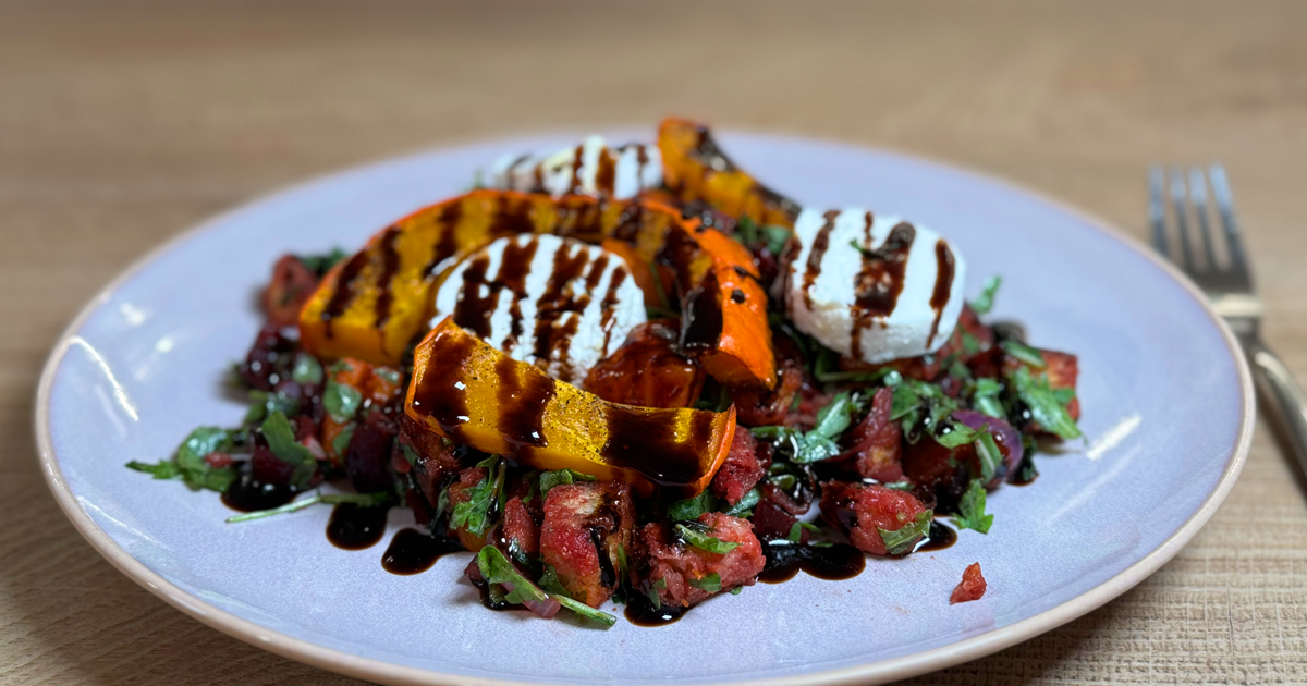 Panzanella - Brotsalat mit Kürbis, Roter Bete & Ziegenfrischkäse – ESSEN & ENDE